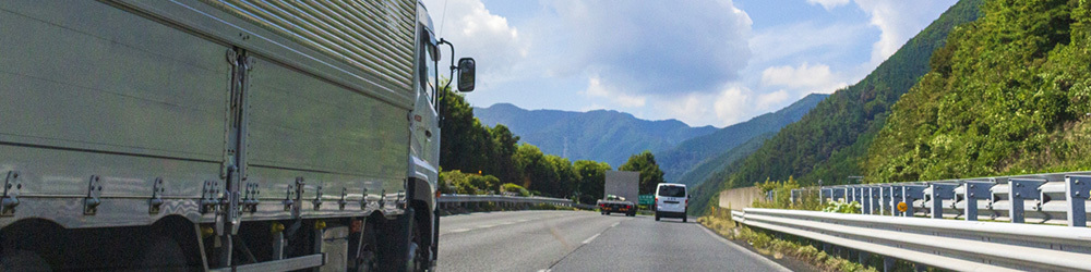 トラックによる幹線配送業務を改善する４つの試みとは